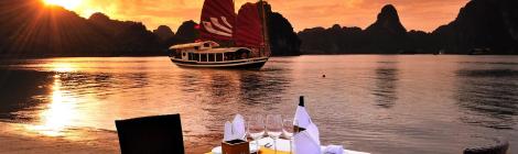 Egykabinos dzunkával a Halong-öbölben