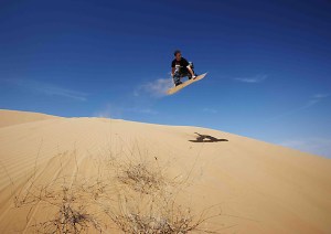 A profik így nyomják - sandboarding Dubai dűnéin