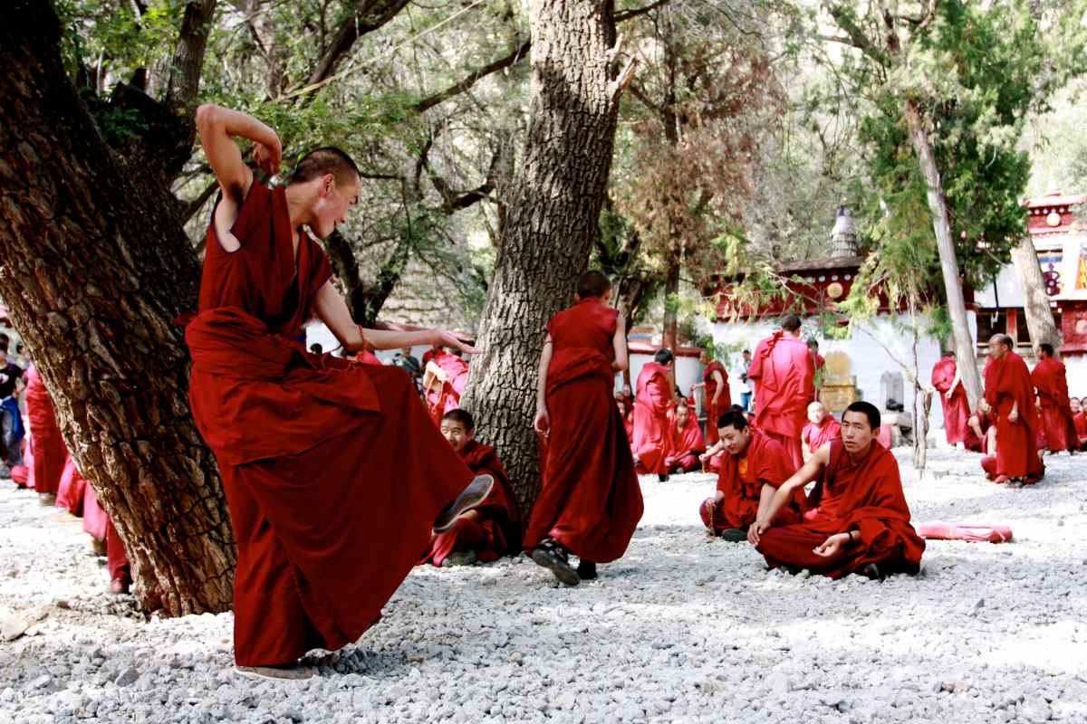 Tibeti szerzetesek harc közben