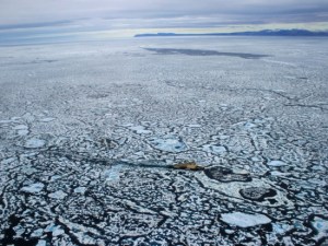 Jégtörő hajó az Antarktisz vizein