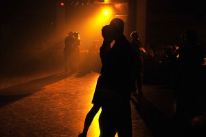 Buenos Aires, valahol egy tangó bár élyén